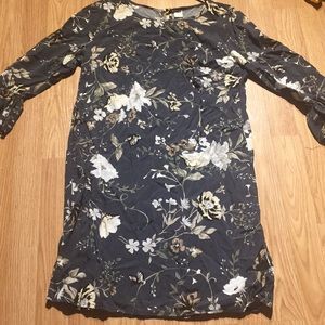 A women’s XS dress